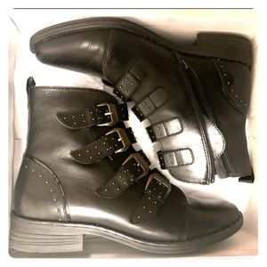 A Steve Madden Black Leather Bootie